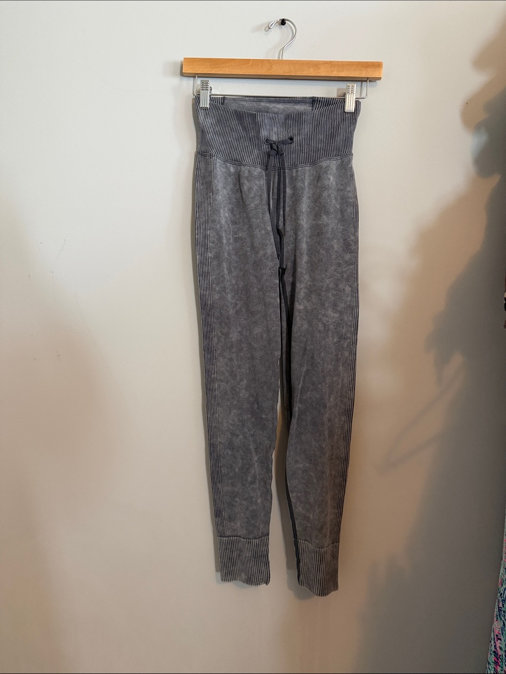 PINK Victoria's Secret High-Waist Ribbed Waistband Leggings in Washed Gray
